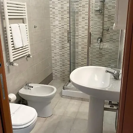 Vakantiehuis De Gasperi House- Elegante Appartamento,con Terrazza,nel Cuore Di Napels