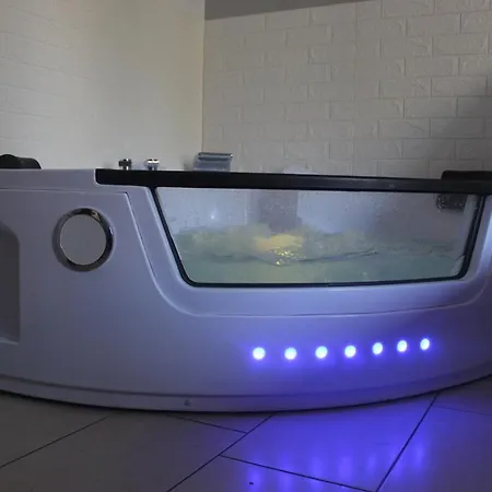 De Gasperi House- Elegante Appartamento,con Terrazza,nel Cuore Di * Nápoles