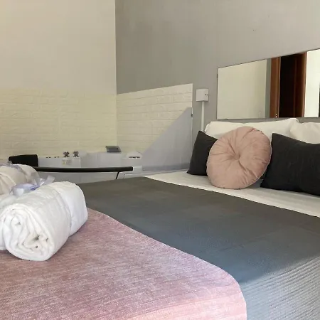 De Gasperi House- Elegante Appartamento,con Terrazza,nel Cuore Di Nápoles