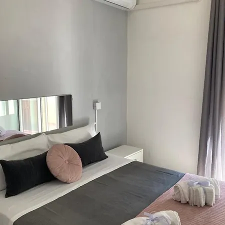 De Gasperi House- Elegante Appartamento,con Terrazza,nel Cuore Di Nápoles