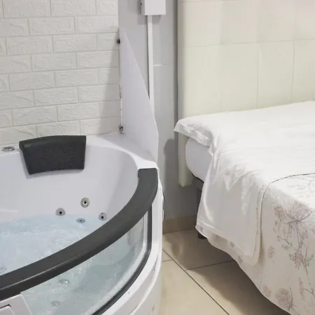 De Gasperi House- Elegante Appartamento,con Terrazza,nel Cuore Di *